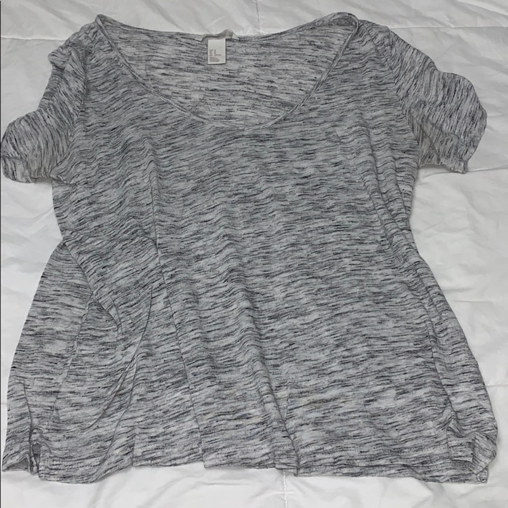 H&M White VNECK